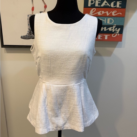 Banana Republic White Petite Top - Picture 1 of 5